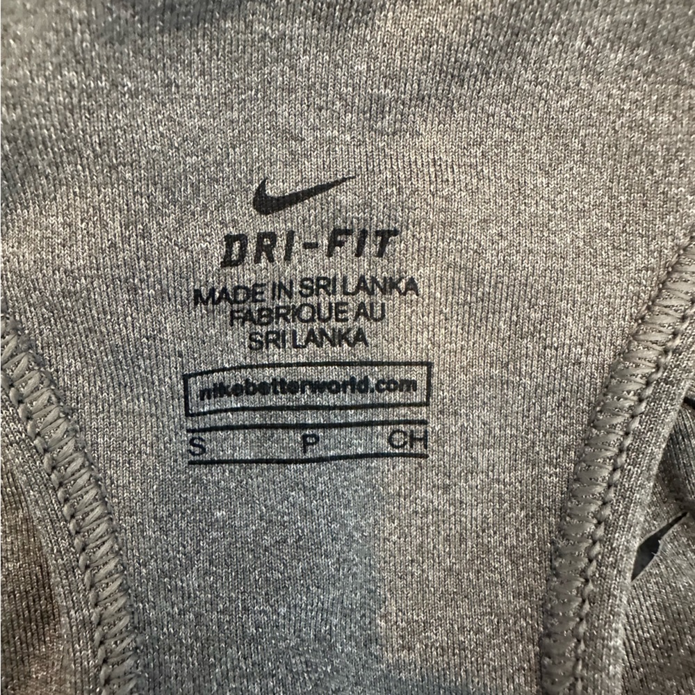 (4) Nike sports bras - Picture 11 of 14